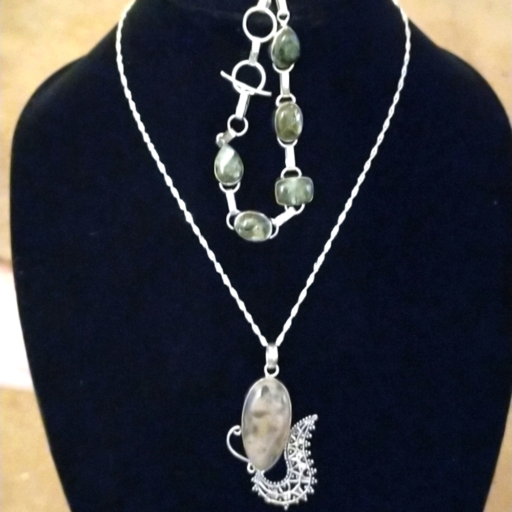 🌸Lovely set of Moss Agate necklace and Tibetan Turquoise bracelet